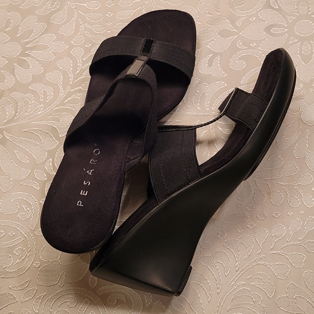 NWOT PESARO SZ8 SANDALS